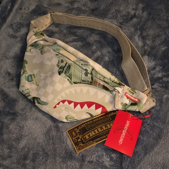 Sprayground Other - Sprayground Green and White Belt Bag